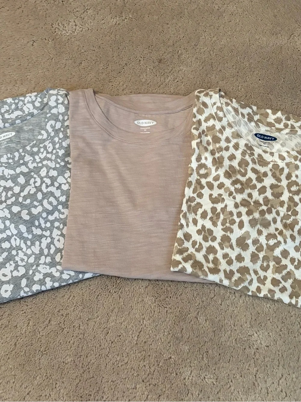 NWOT Old Navy Women’s set of 3 short sleeve Tee’s Size XS